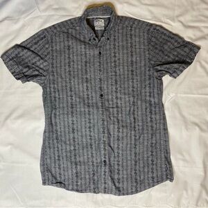 Hurley LEAVE LUCK ON LAND Button Down Short Sleeve Shirt Men’s Sz: Medium